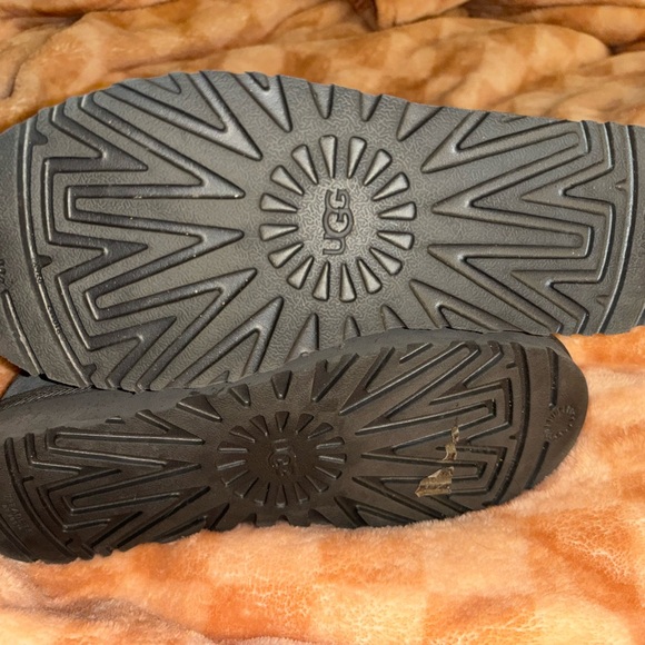 Grey sequins and zipper Ugg boots - Picture 3 of 11